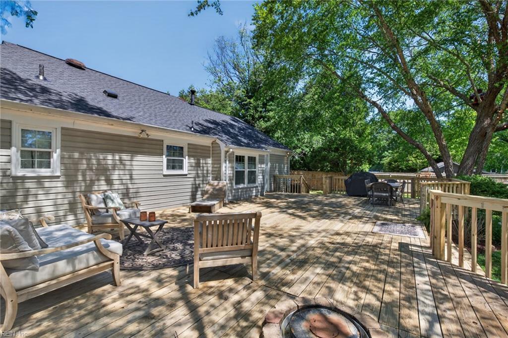 704 Ravenstone CT