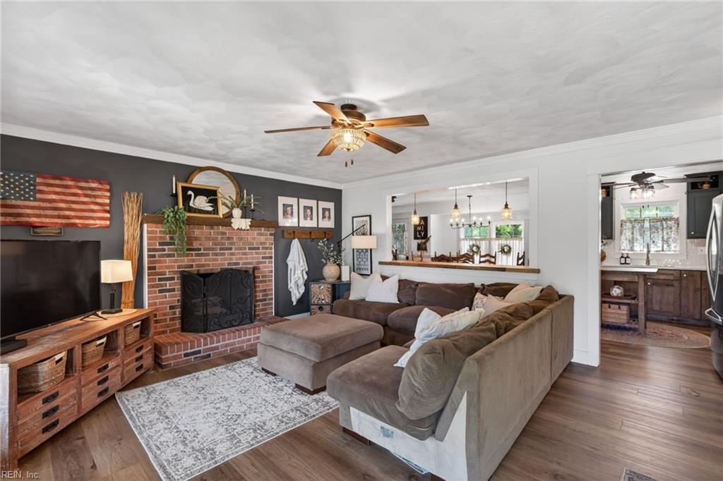 704 Ravenstone CT