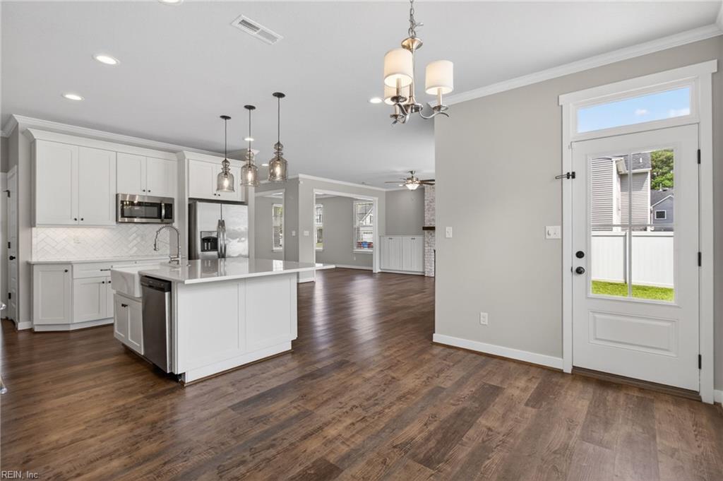 709 Renee LN