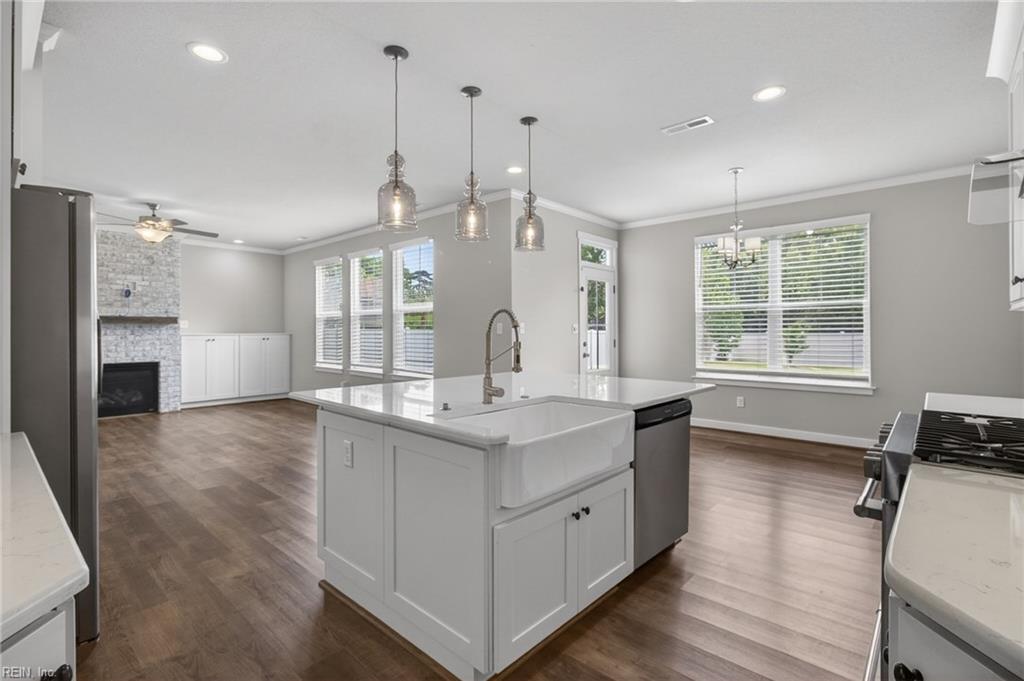709 Renee LN