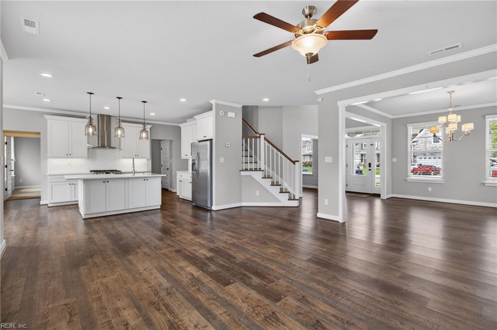 709 Renee LN
