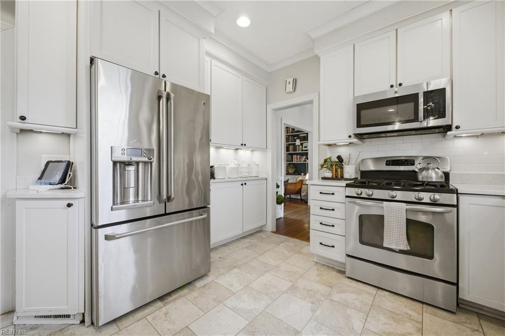 1511 Eleanor CT
