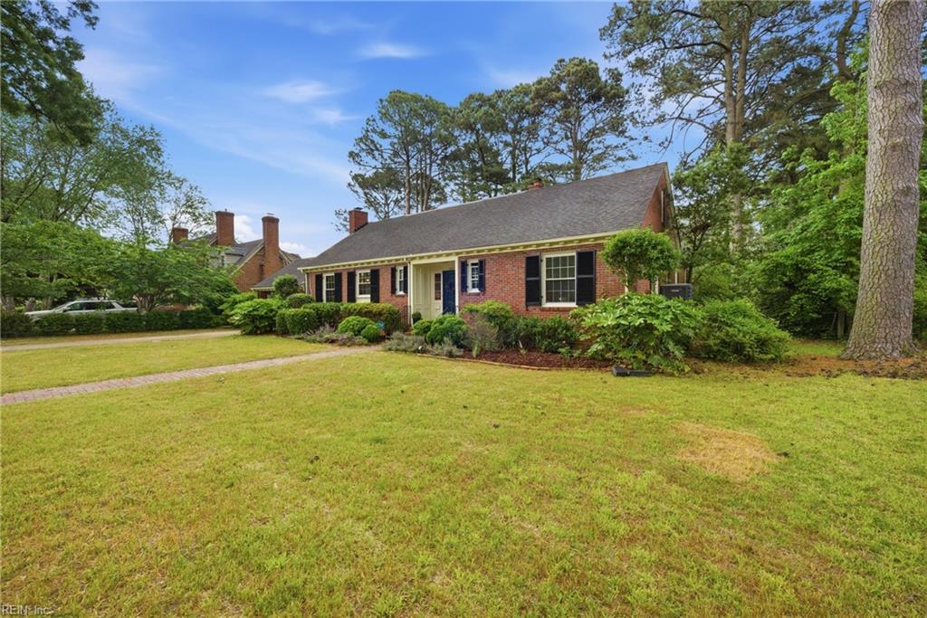 1511 Eleanor CT