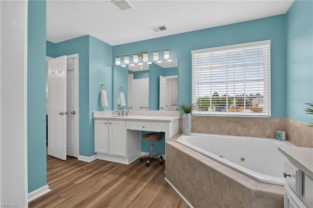 3232 Joplin LN