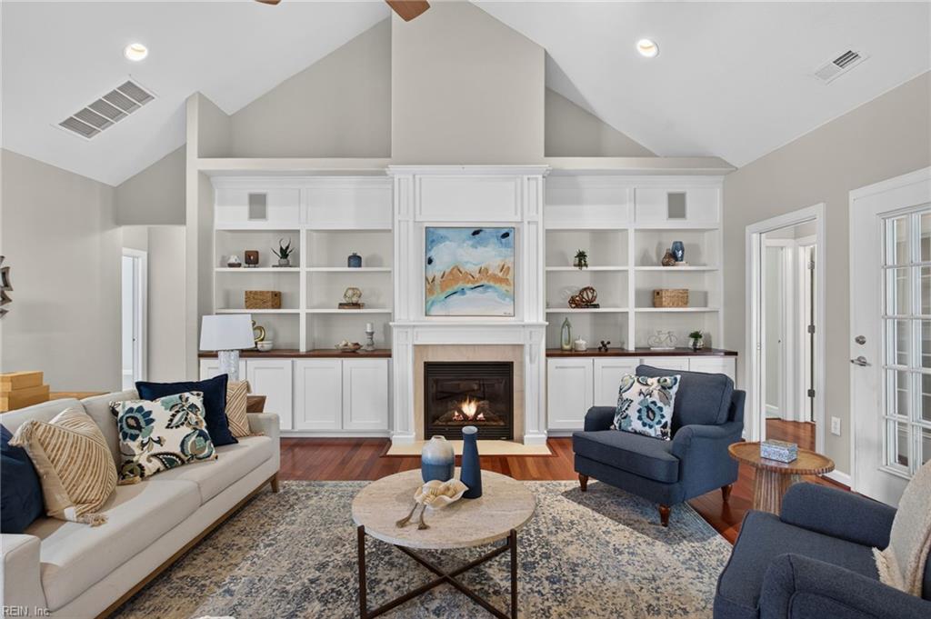 204 Castleberry DR