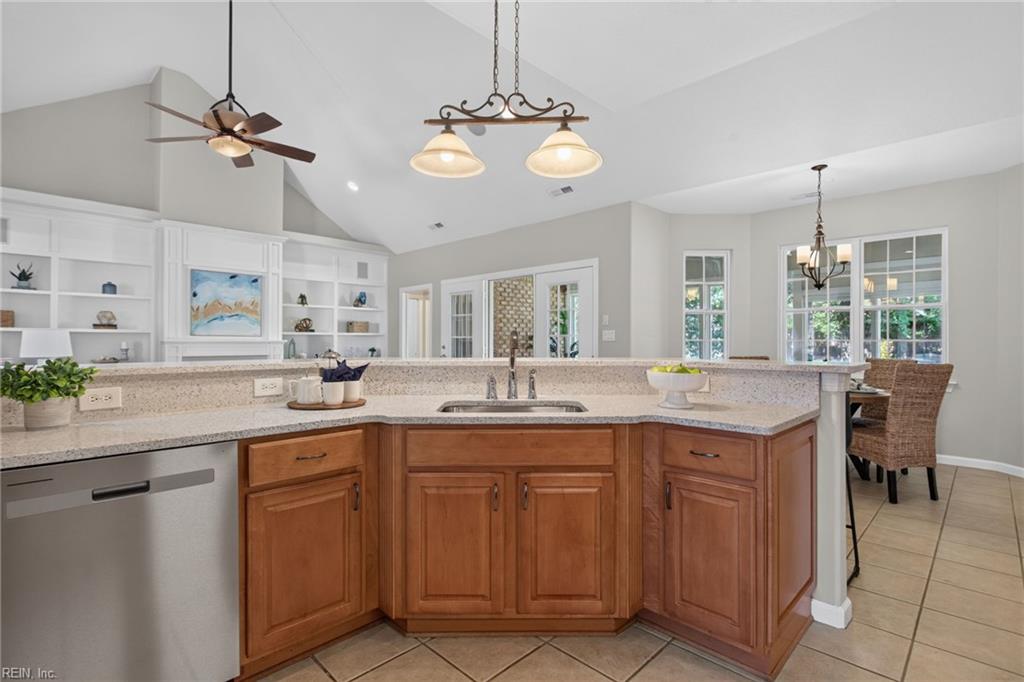 204 Castleberry DR