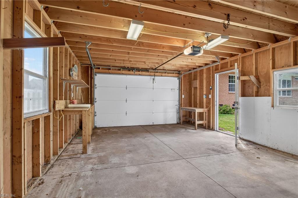 204 Castleberry DR