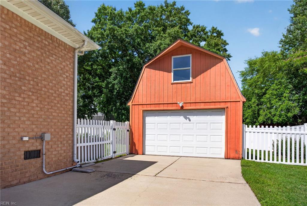 204 Castleberry DR