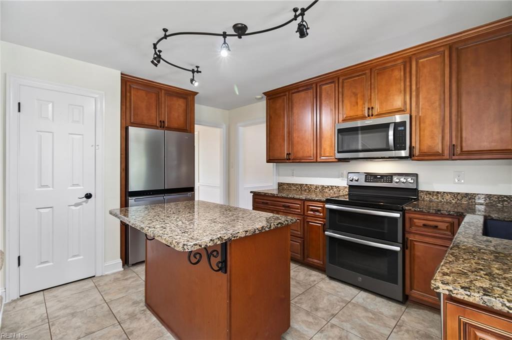 711 Waterstock CT