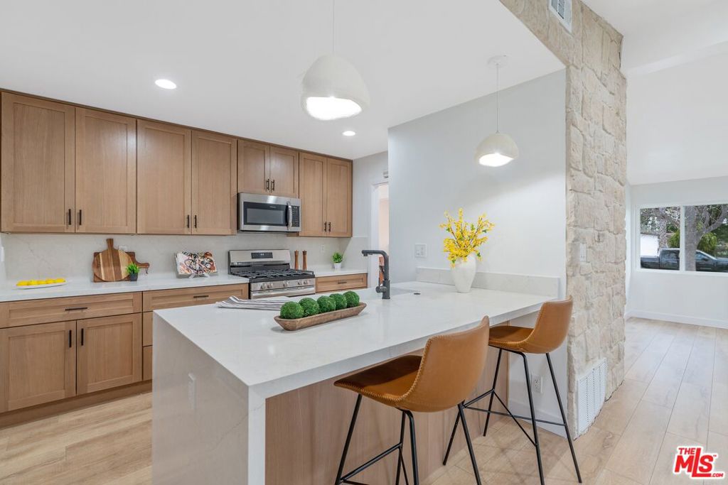 22832 Cantlay Street