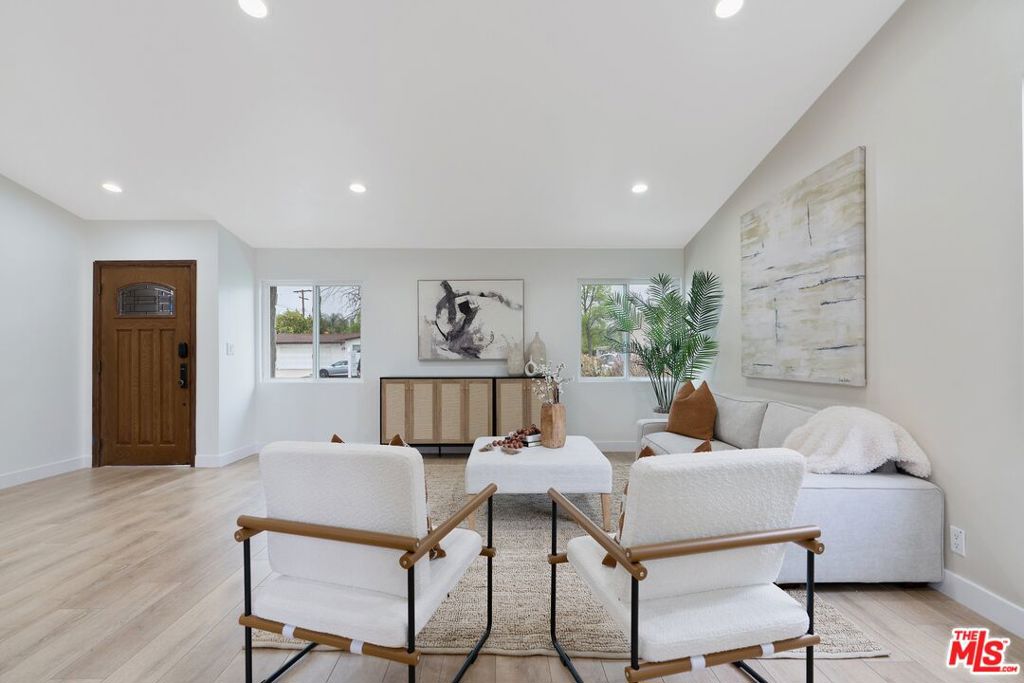 22832 Cantlay Street