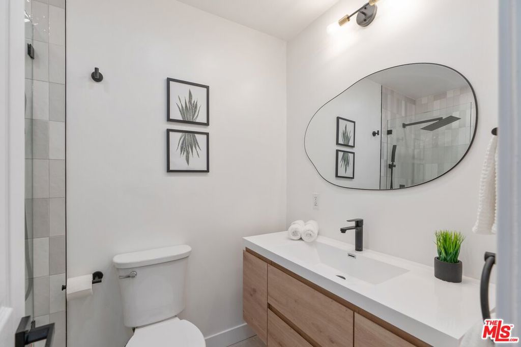 22832 Cantlay Street