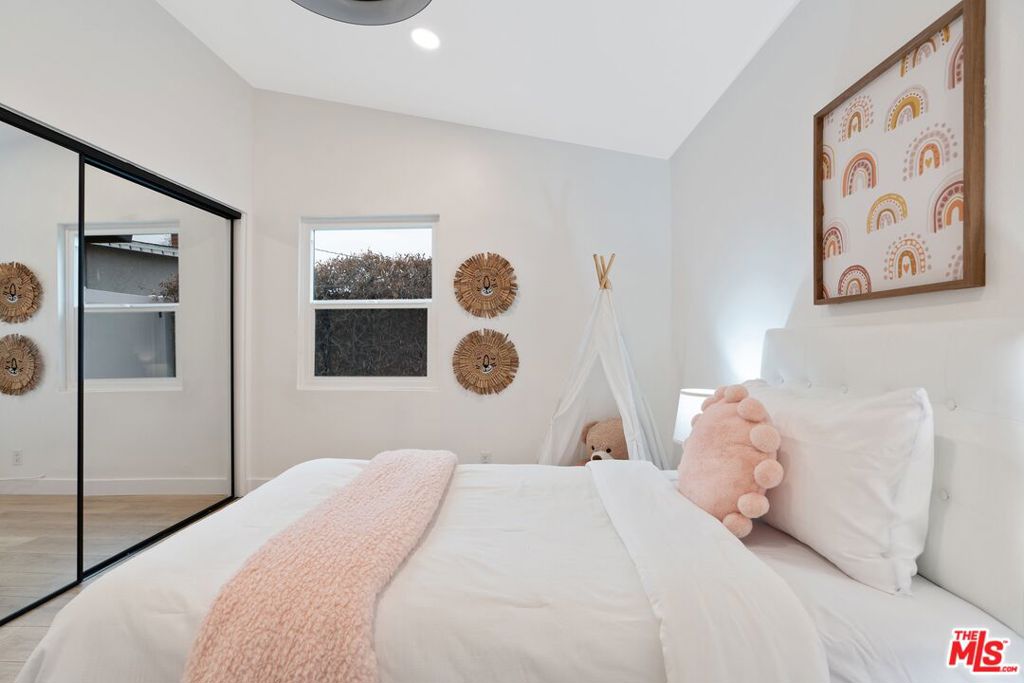 22832 Cantlay Street