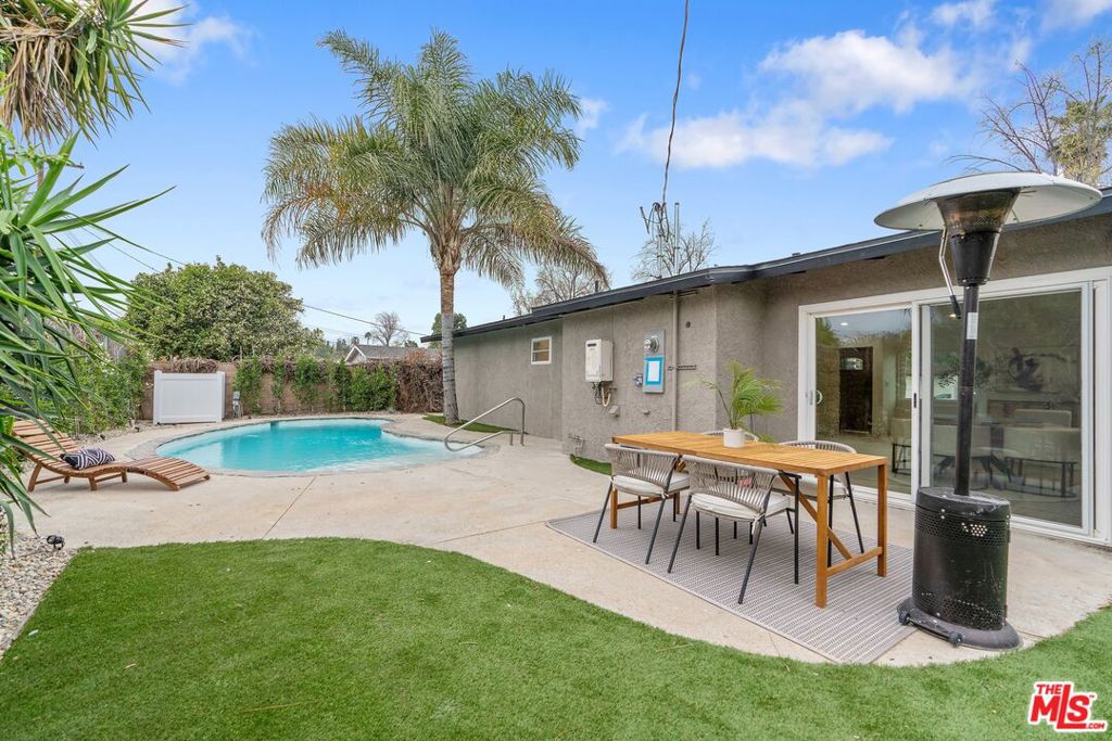 22832 Cantlay Street