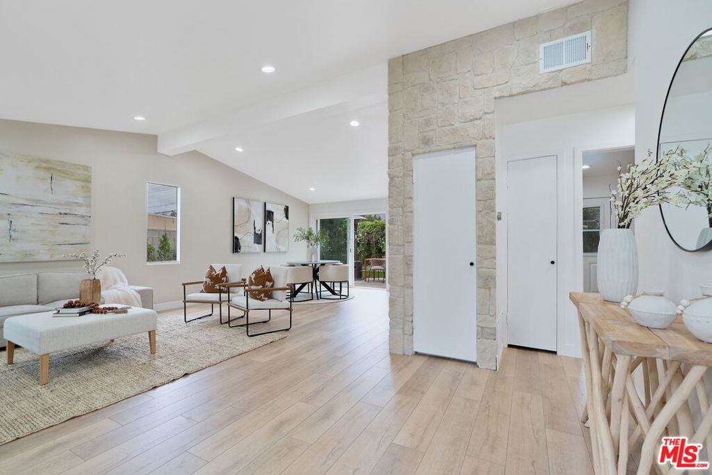 22832 Cantlay Street