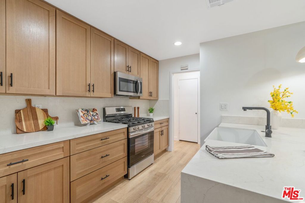 22832 Cantlay Street