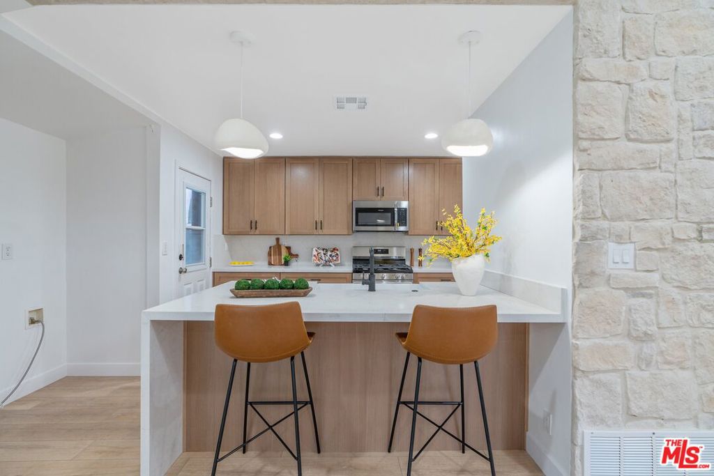 22832 Cantlay Street