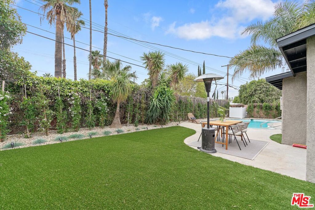 22832 Cantlay Street