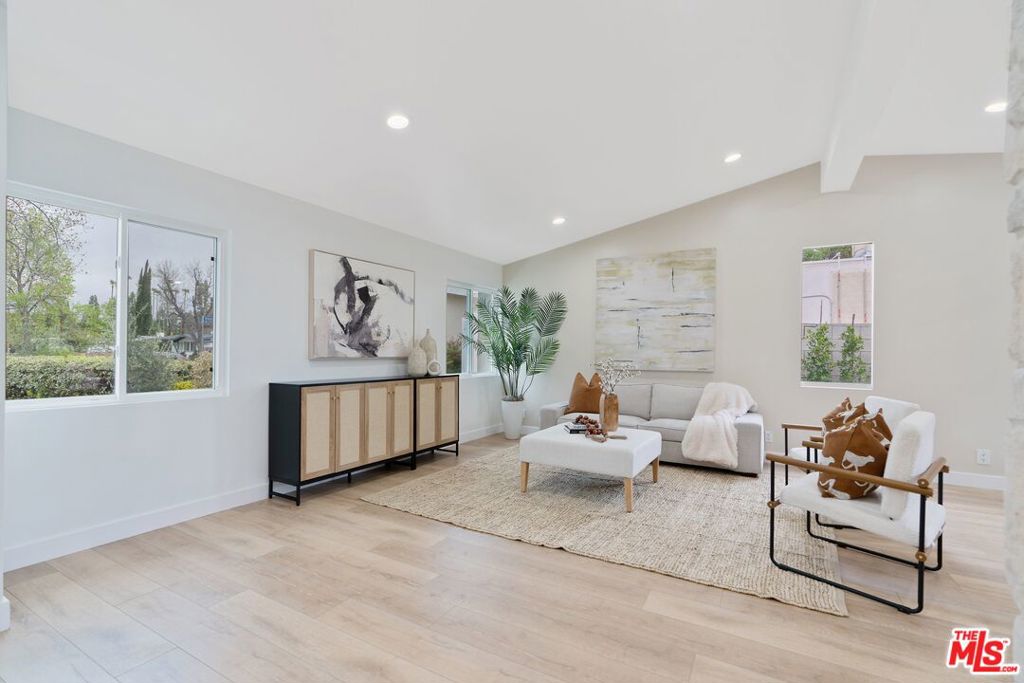 22832 Cantlay Street