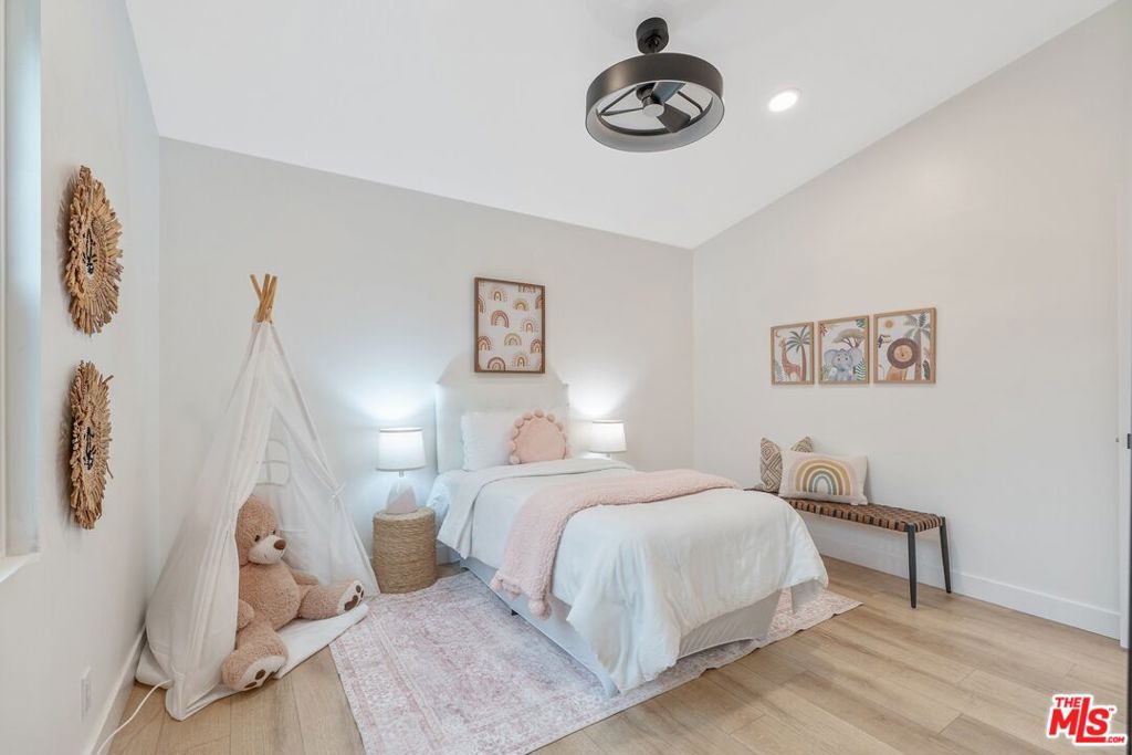 22832 Cantlay Street