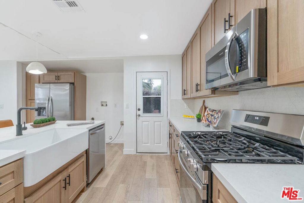 22832 Cantlay Street