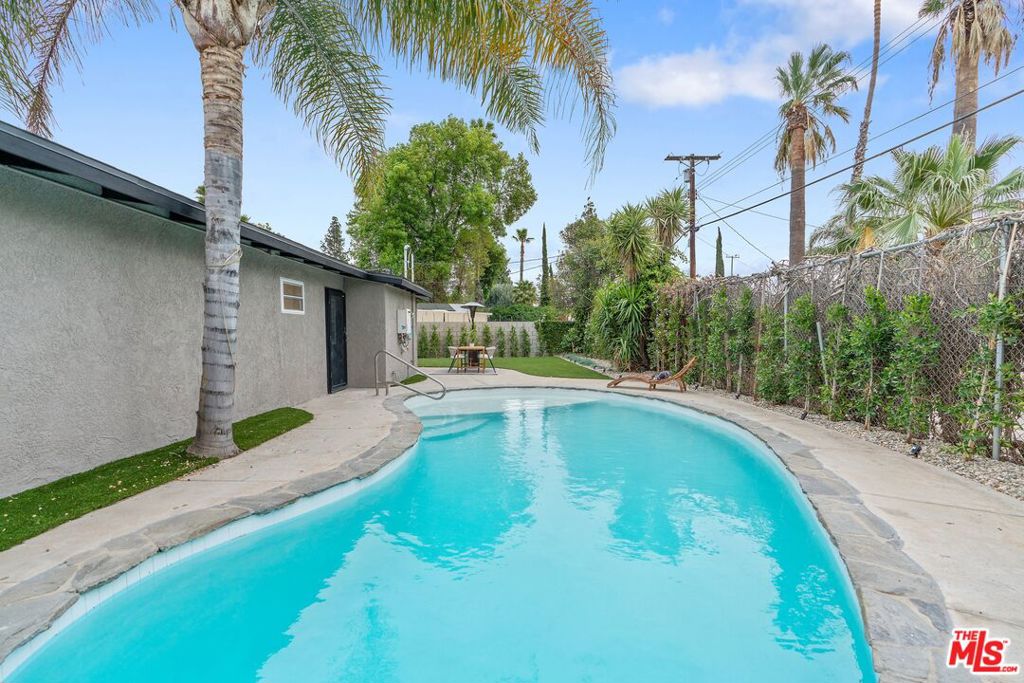 22832 Cantlay Street