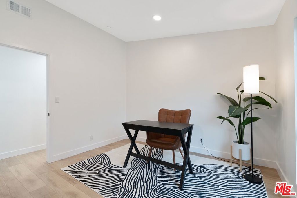 22832 Cantlay Street