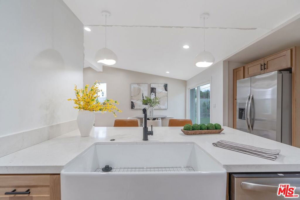 22832 Cantlay Street