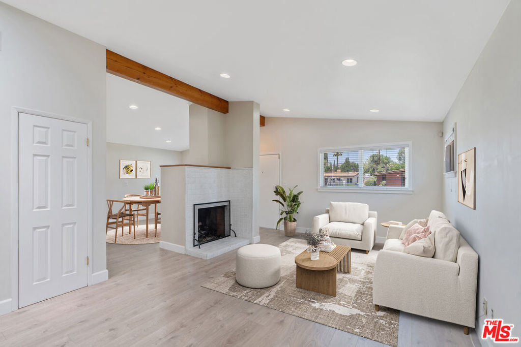 22922 Cantlay Street