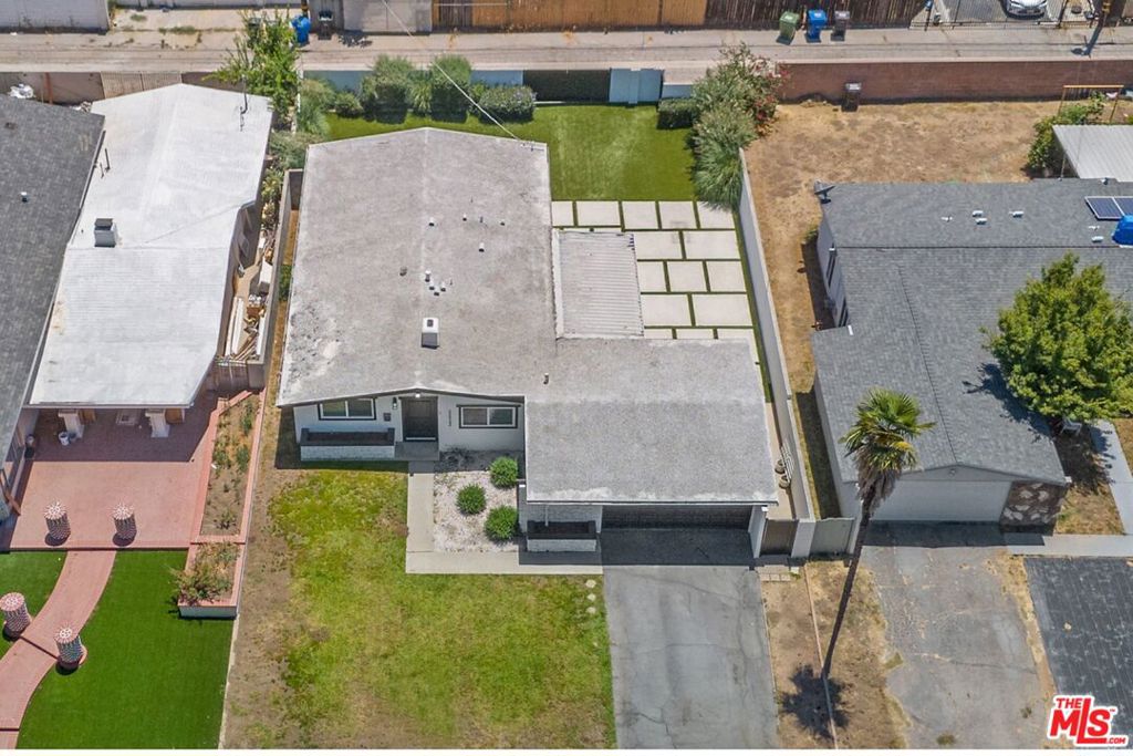 22922 Cantlay Street