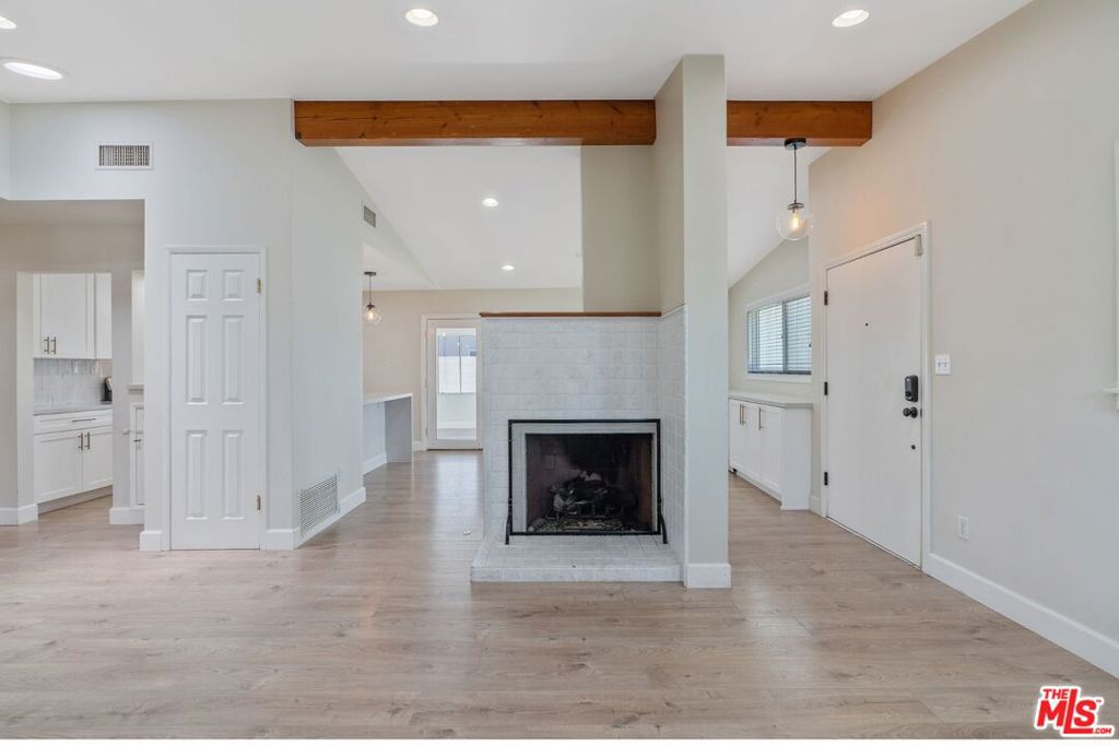 22922 Cantlay Street