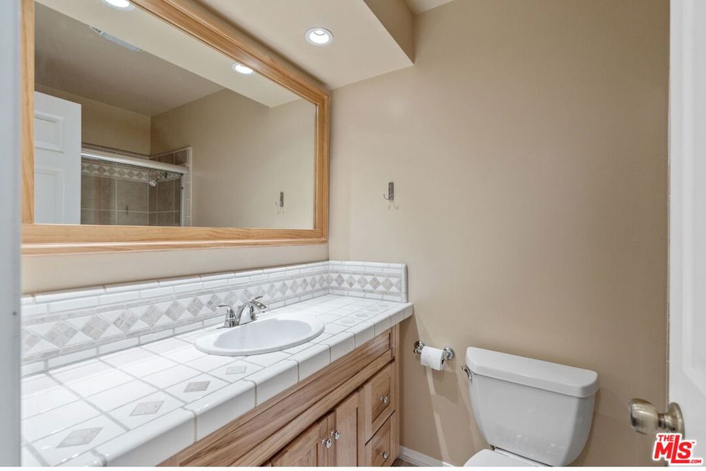 22922 Cantlay Street