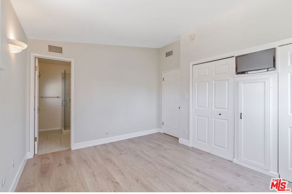 22922 Cantlay Street