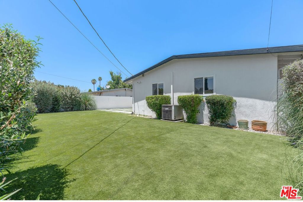 22922 Cantlay Street