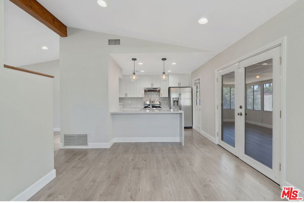 22922 Cantlay Street