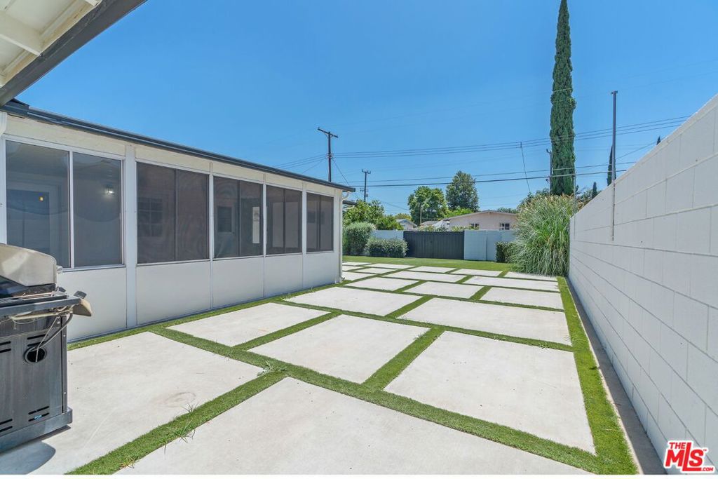 22922 Cantlay Street