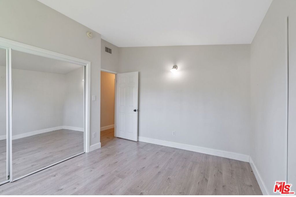 22922 Cantlay Street