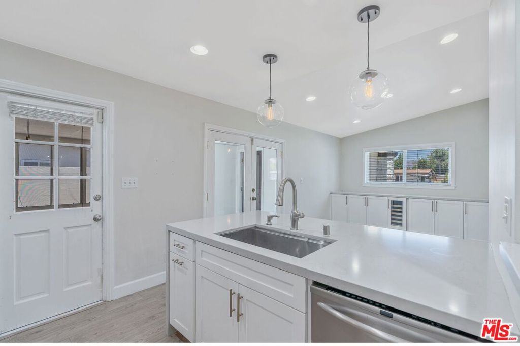 22922 Cantlay Street