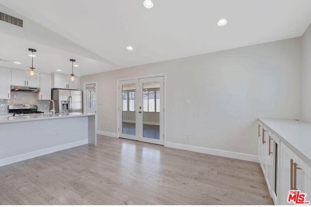 22922 Cantlay Street