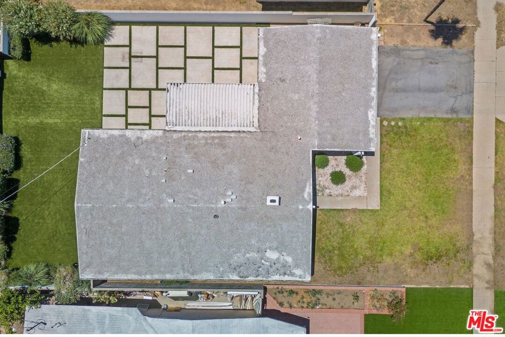 22922 Cantlay Street