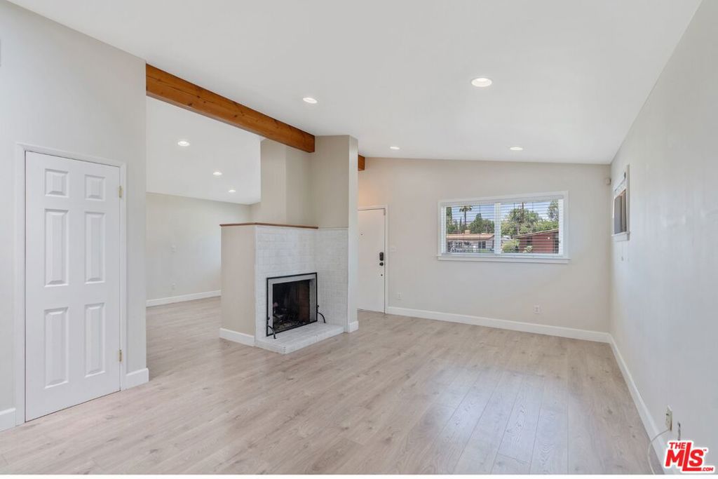 22922 Cantlay Street