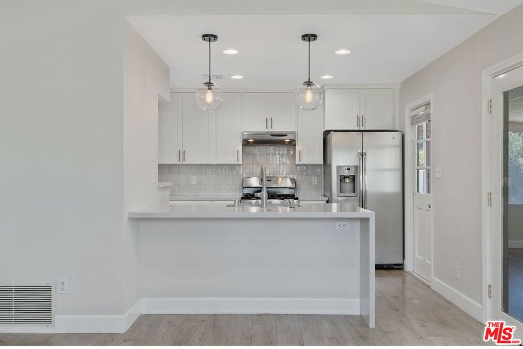 22922 Cantlay Street