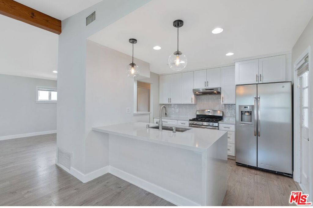 22922 Cantlay Street