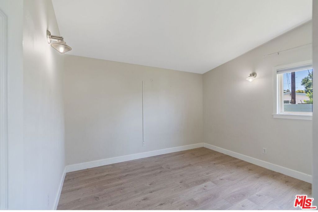 22922 Cantlay Street