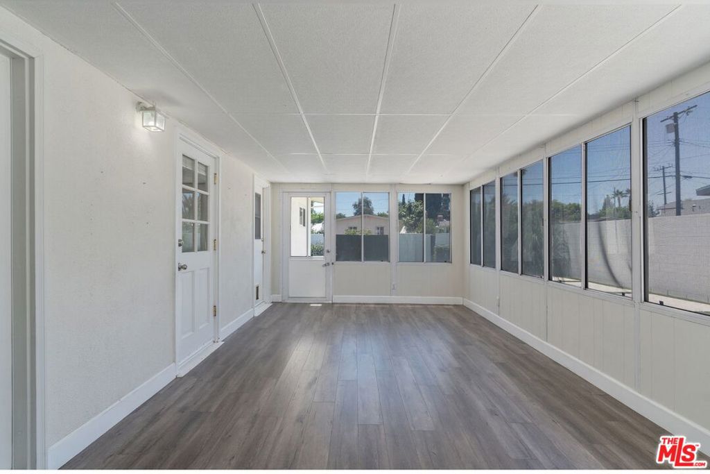 22922 Cantlay Street