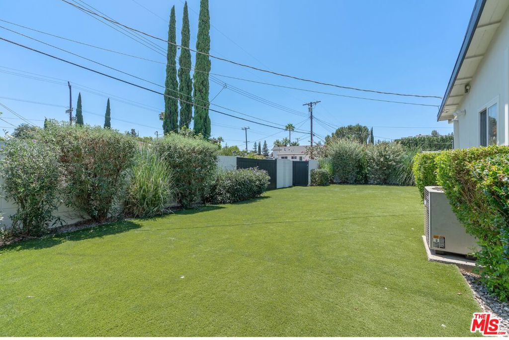 22922 Cantlay Street