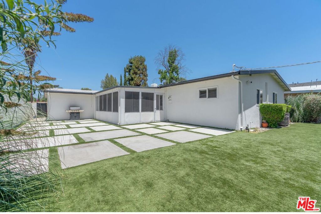 22922 Cantlay Street