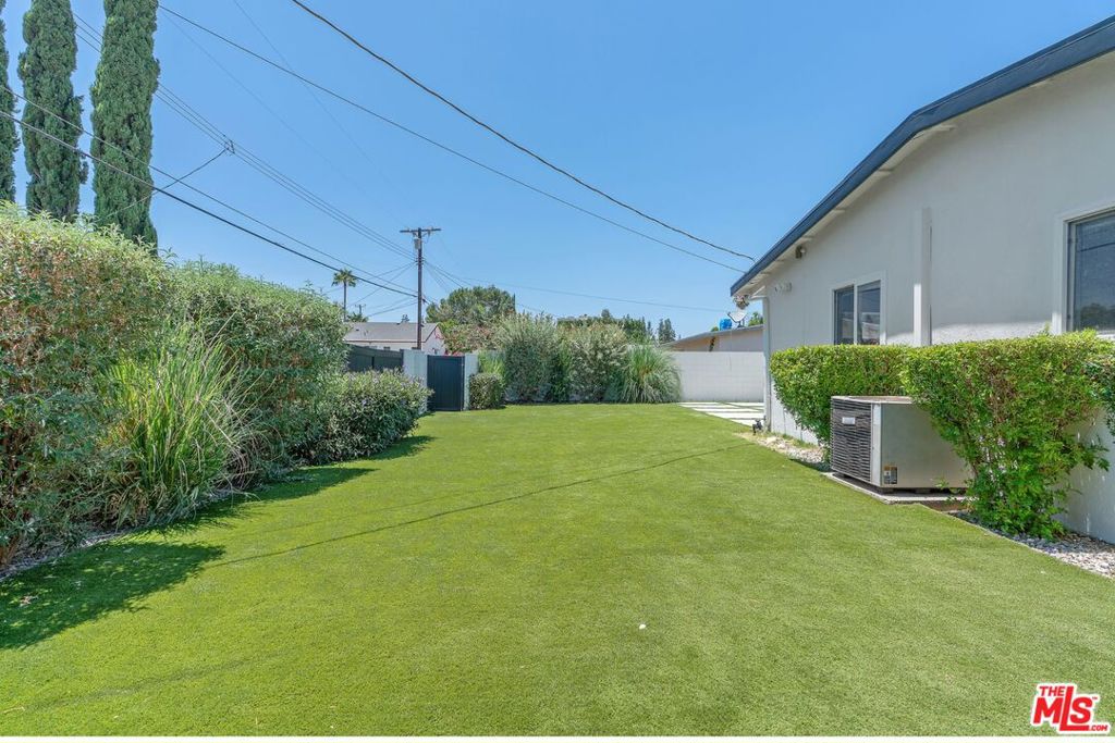 22922 Cantlay Street