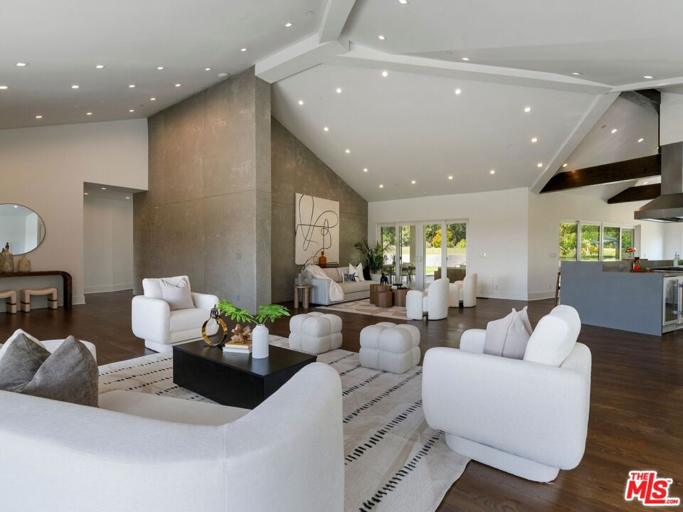 9700 Portada Drive
