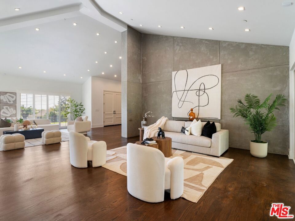 9700 Portada Drive